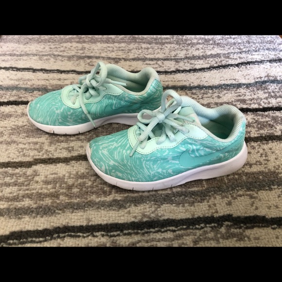 Nike Tajun Little Girls Sneakers - Picture 5 of 10